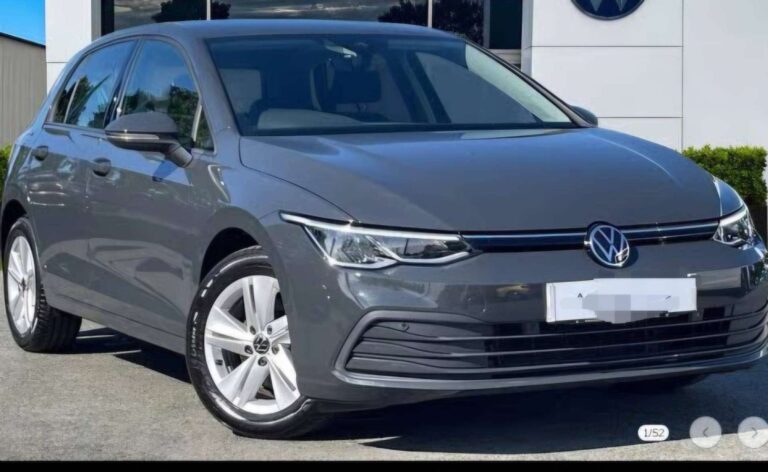 Volkswagen Golf VIII 1.5 ETSI LIFE – CAMBIO AUTOMATICO
