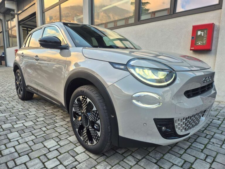 Fiat 600 600 1.2 hybrid La Prima 145cv CAMBIO AUTOM